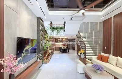 Nhà Đẹp tại Hoà Xuân, gần đại siêu thị AEON MALL, sát góc Văn Tiến Dũng