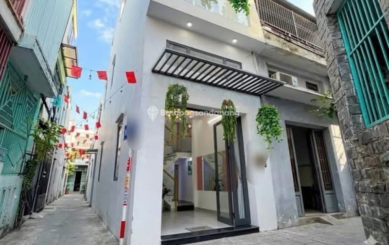 Cho thuê nhà 2,5 tầng đường Hải Phòng, trung tâm Đà Nẵng.