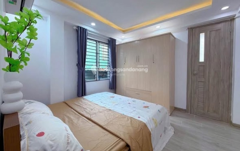 Cho thuê nhà 2,5 tầng đường Hải Phòng, trung tâm Đà Nẵng.