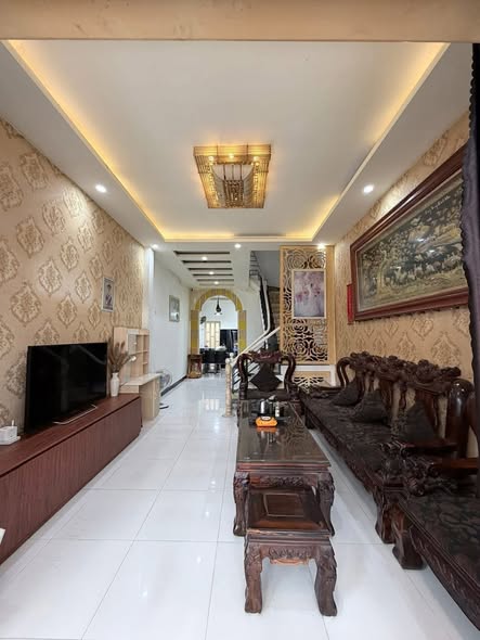 Cho thuê nhà 3 tầng mặt tiền bình hoà - khuê trung gần tt hội chợ triễn lãm và cv thanh niên