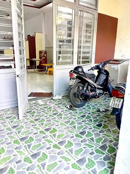 Cho thuê nhà mặt tiền đá mọc, gần bến xe