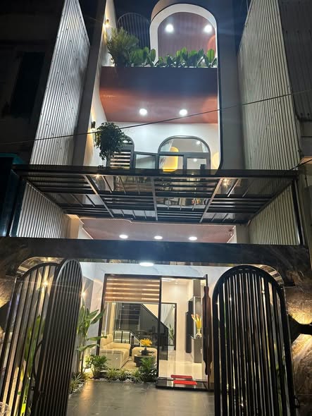 Chào bán căn nhà 3 tầng 3 mê ngay phố chợ hoà khanh , nhà vừa hoàn thiện, thiết kế hiện đại, không gian ấm cúng và đầy đủ tiện nghi.