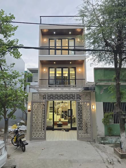 Bán nhà nhà 3 tầng 3 mê - full nội thất mặt tiền đường nguyễn huy tự .nhà xây mới 100% theo phong cách hiện đại . , vị trí nằm ngay biển nguyễn tất thàn